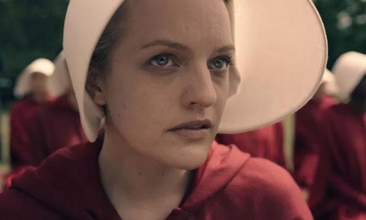 review The Handmaids Tale 1x01