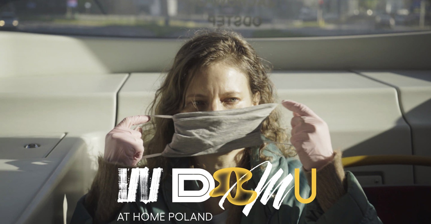 dónde ver la serie At Home - Poland